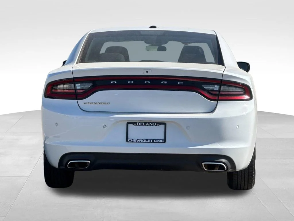 Used 2022 White Dodge SXT RWD image 4
