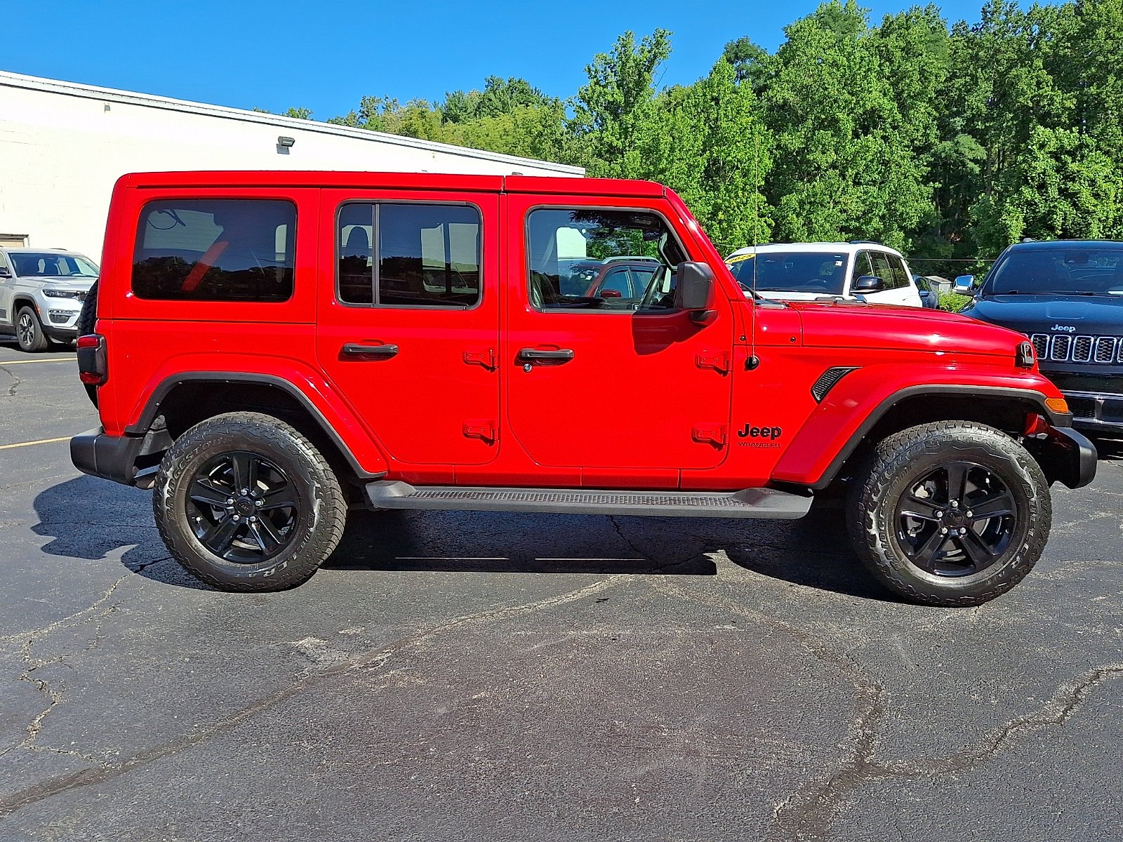 Certified Used 2022 Firecracker Red Clearcoat Jeep Unlimited Sahara Altitude image 7