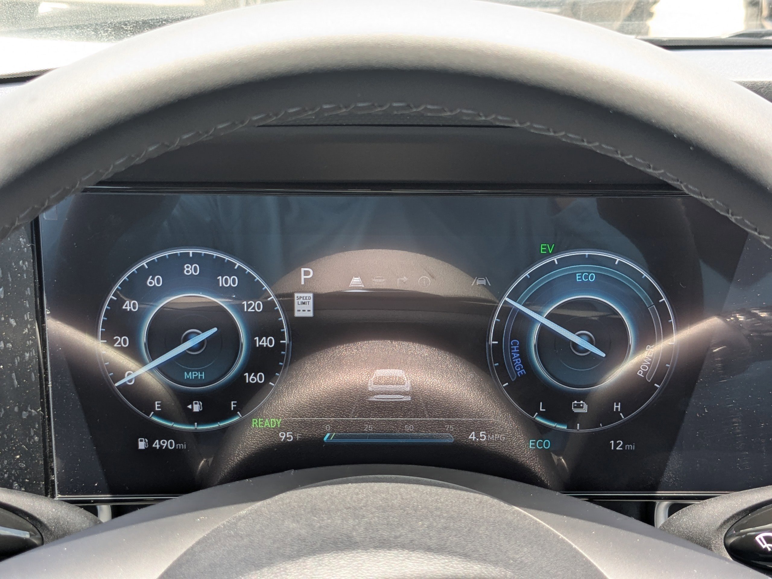 2025 Hyundai Elantra Limited - Photo 22