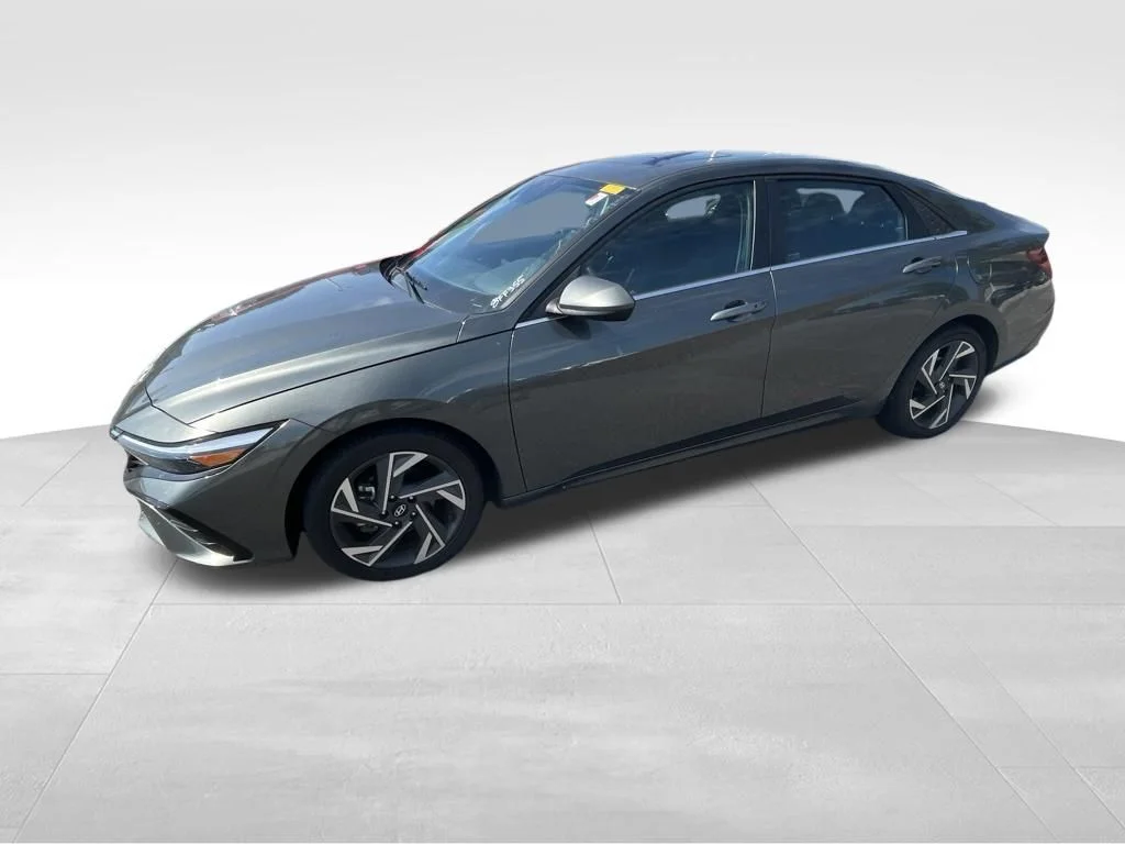 Used 2025 Gray Hyundai SEL Convenience image 31