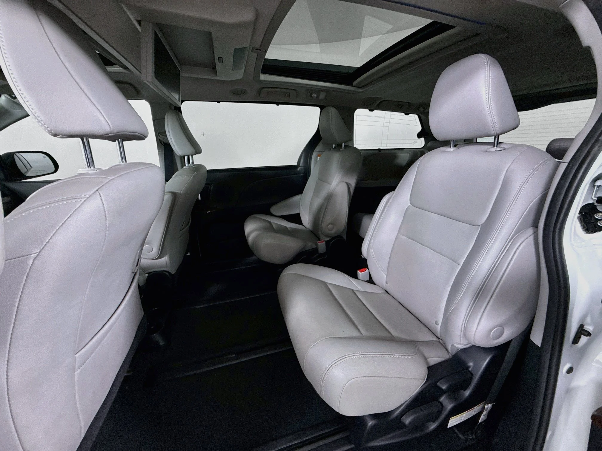 Used 2020 Blizzard Pearl Toyota Limited Premium image 24