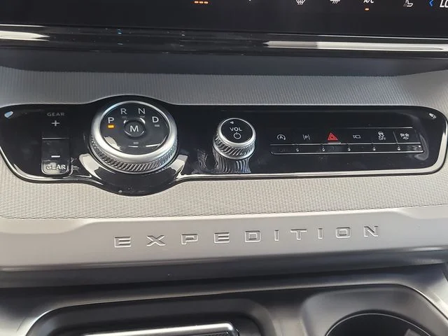New 2027 Gray Metallic Ford Active image 30