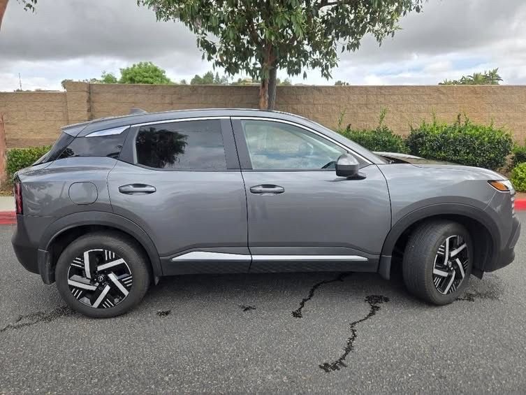 Used 2025 Gray Nissan SV image 7