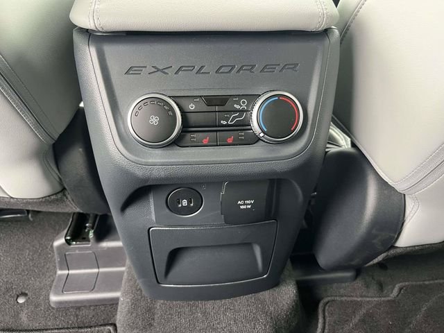 New 2026 Star White Metallic Tri-Coat Ford Platinum image 6