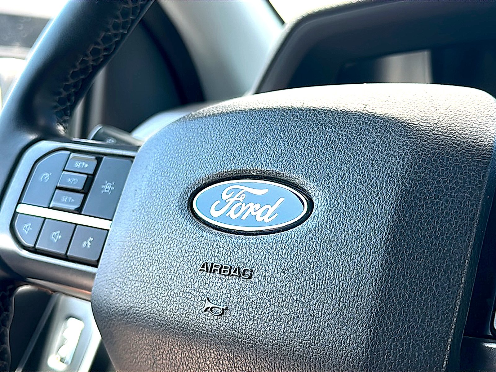 Used 2024 Agate Black Metallic Ford XLT image 30