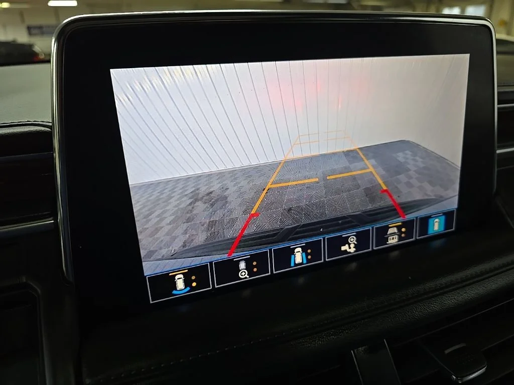 Used 2021 Black Chevrolet Z71 image 27