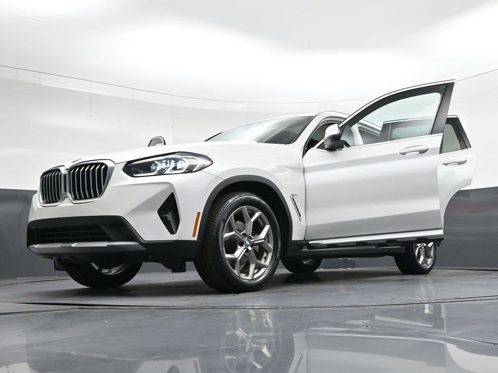 Used 2024 White Metallic BMW xDrive30i image 40