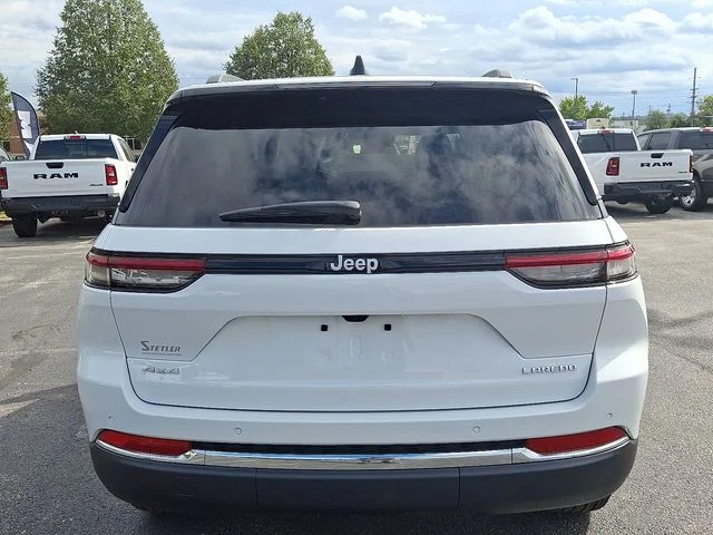 New 2025 White/off-white Jeep Laredo image 6