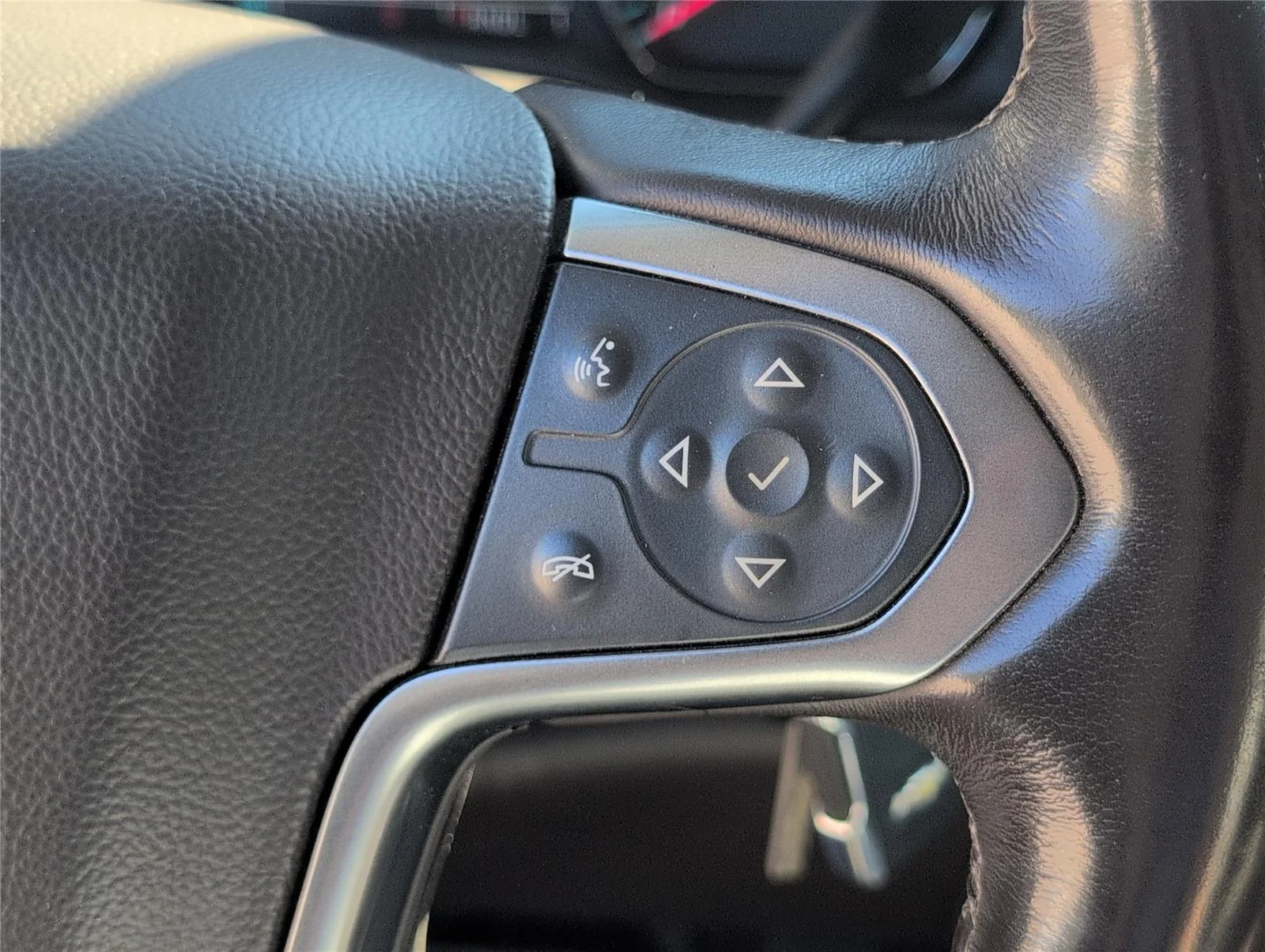 Used 2019 SUMMIT WHITE Chevrolet LTZ image 29
