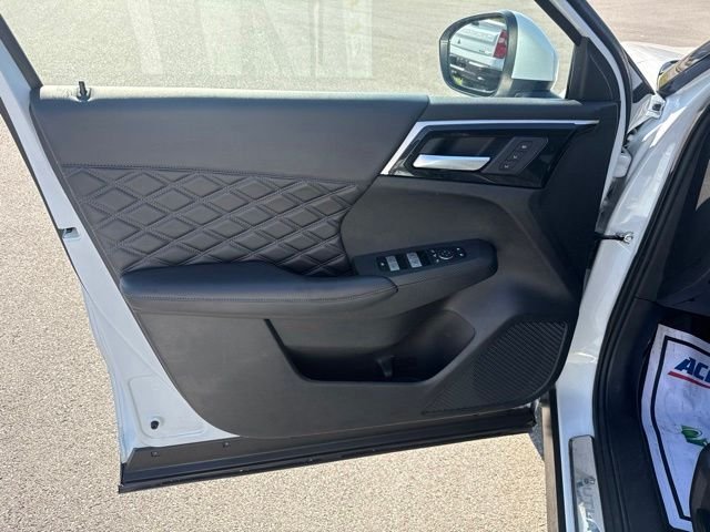 Used 2024  Mitsubishi SEL image 15