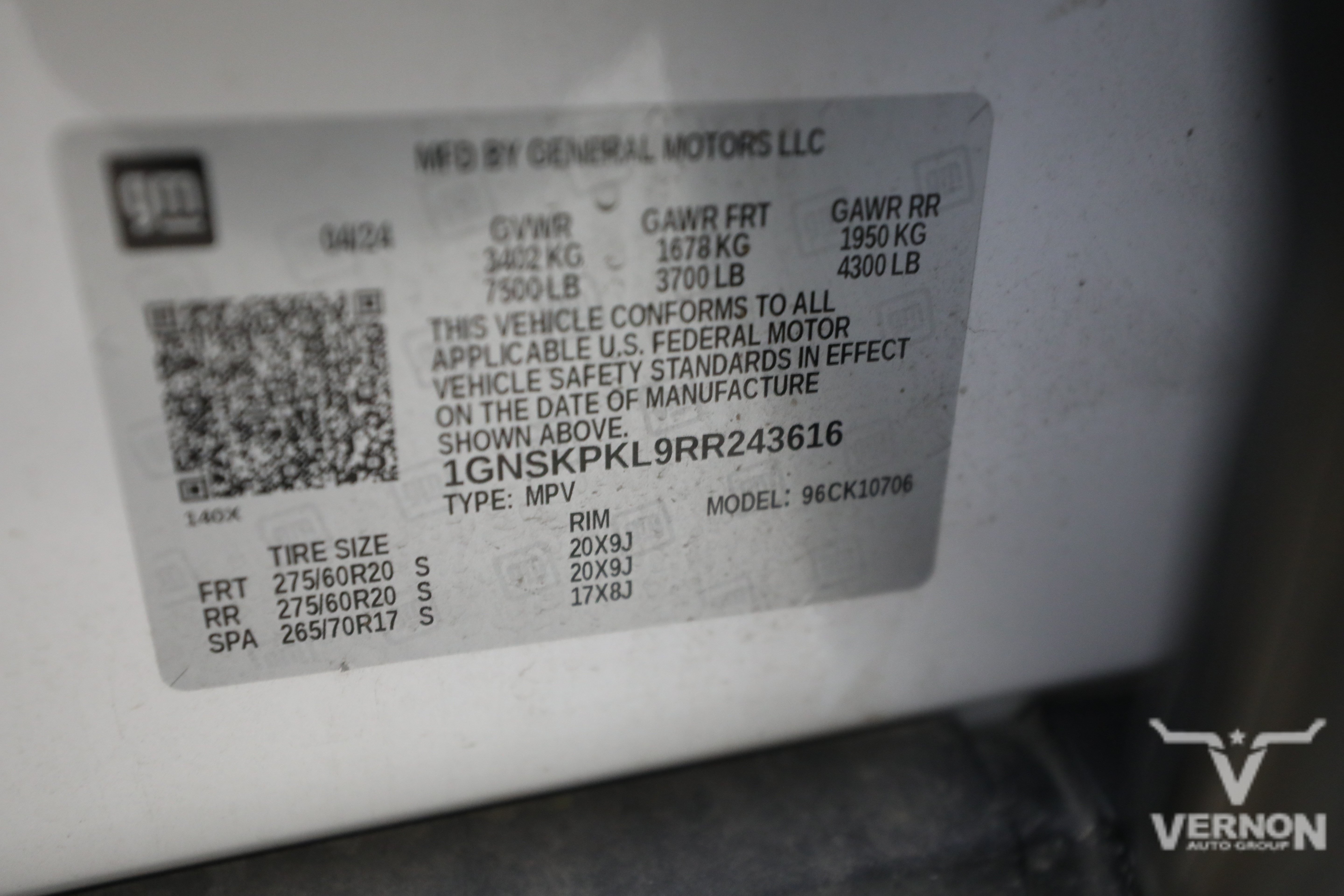 Used 2024 Iridescent Pearl Tricoat Chevrolet Y image 37