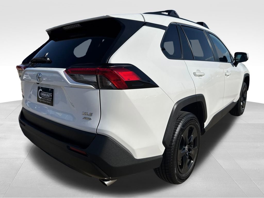 2025 Toyota RAV4 XLE - Photo 6