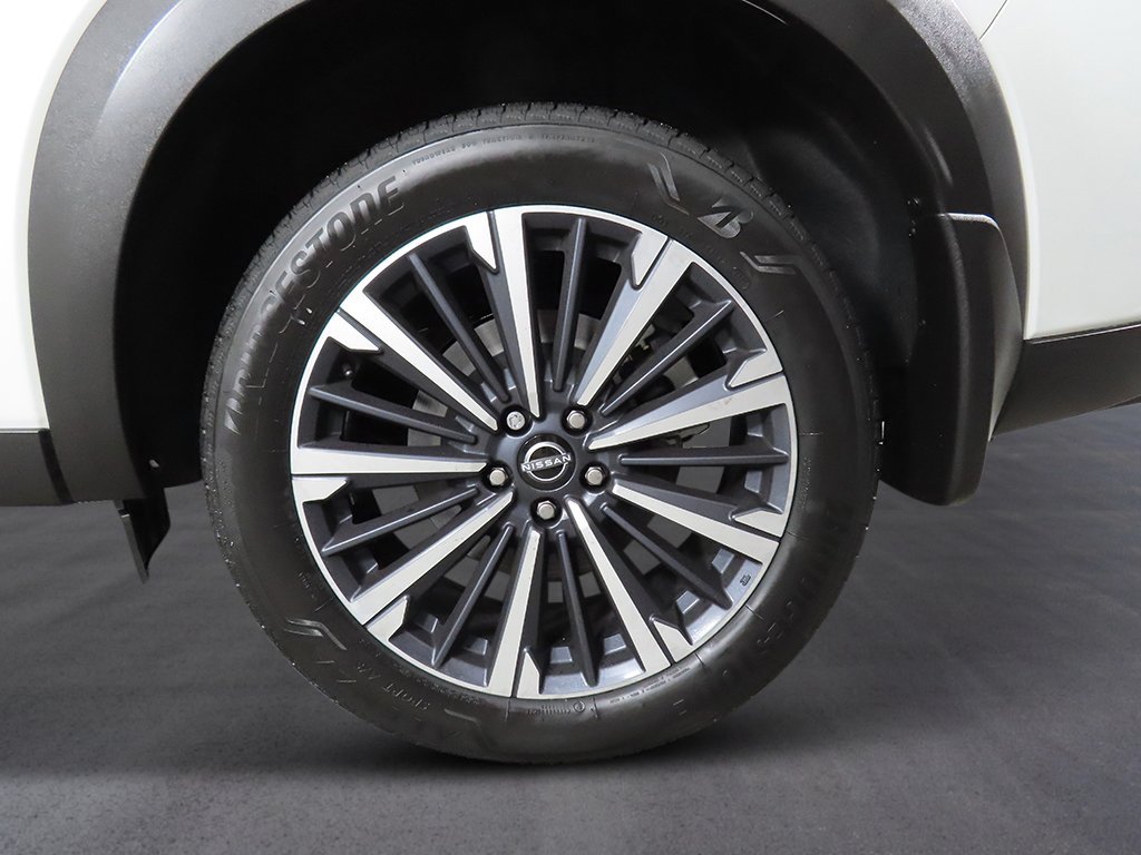 New 2026 Everest White Pearl Tricoat Nissan Platinum image 9