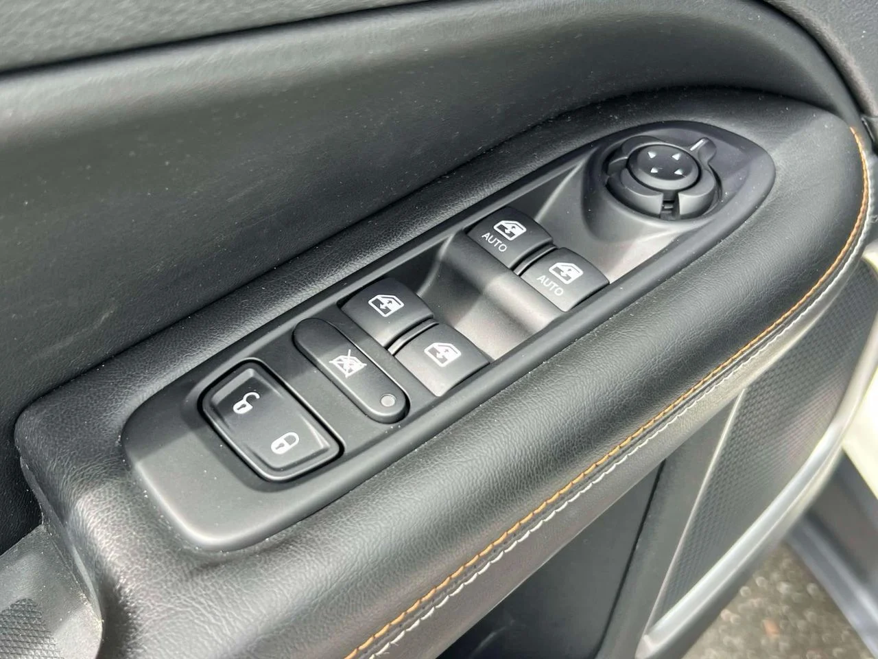Used 2021 White Clearcoat Jeep Latitude 4x4 image 22