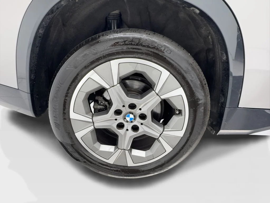 Used 2024 Silver BMW xDrive28i image 16