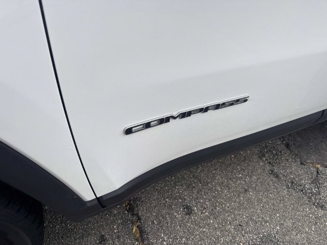 Used 2024 Bright White Clearcoat Jeep Latitude image 13