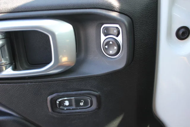 Used 2019 White Jeep Unlimited Sport S image 15