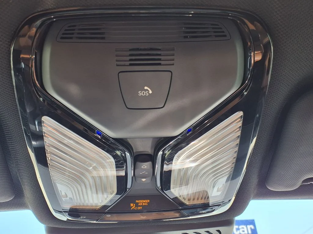 Used 2019 White BMW sDrive30i image 29