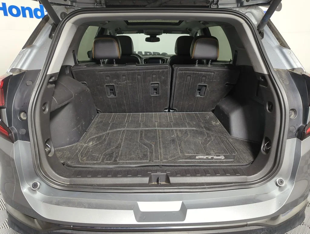 Used 2023 Sterling Metallic GMC AT4 image 18