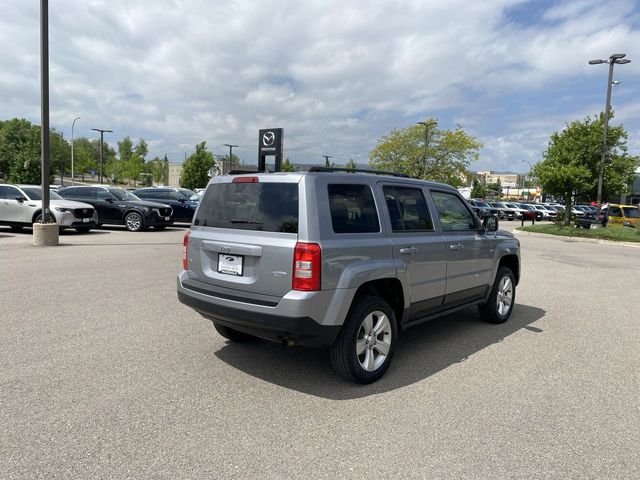 Used 2016 Silver Jeep Latitude image 5