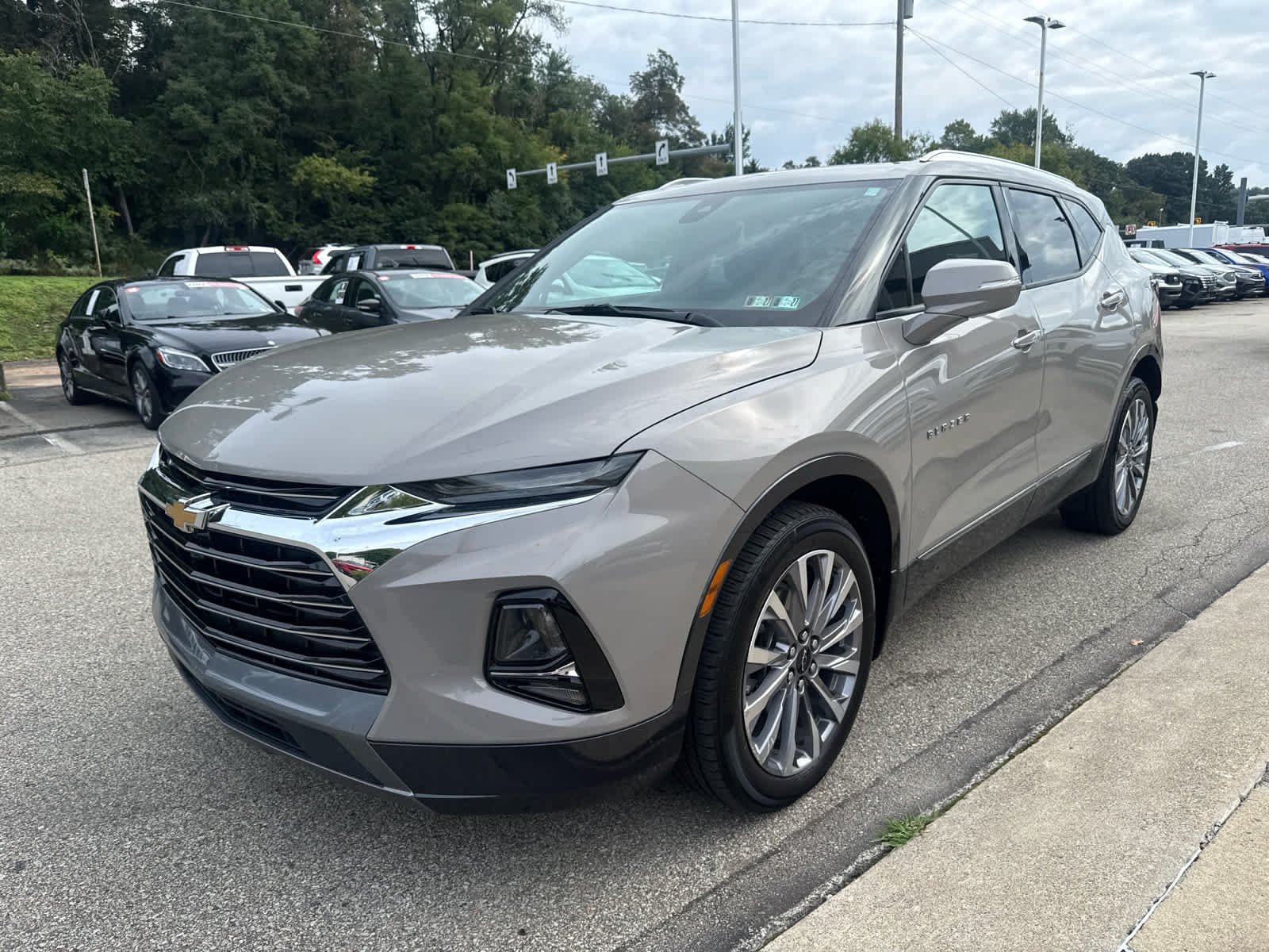 Used 2022 PEWTER METALLIC Chevrolet Premier image 3