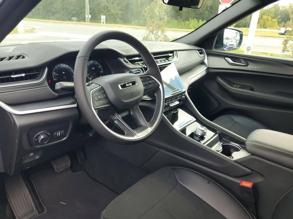 2025 Jeep Grand Cherokee Altitude - Photo 8