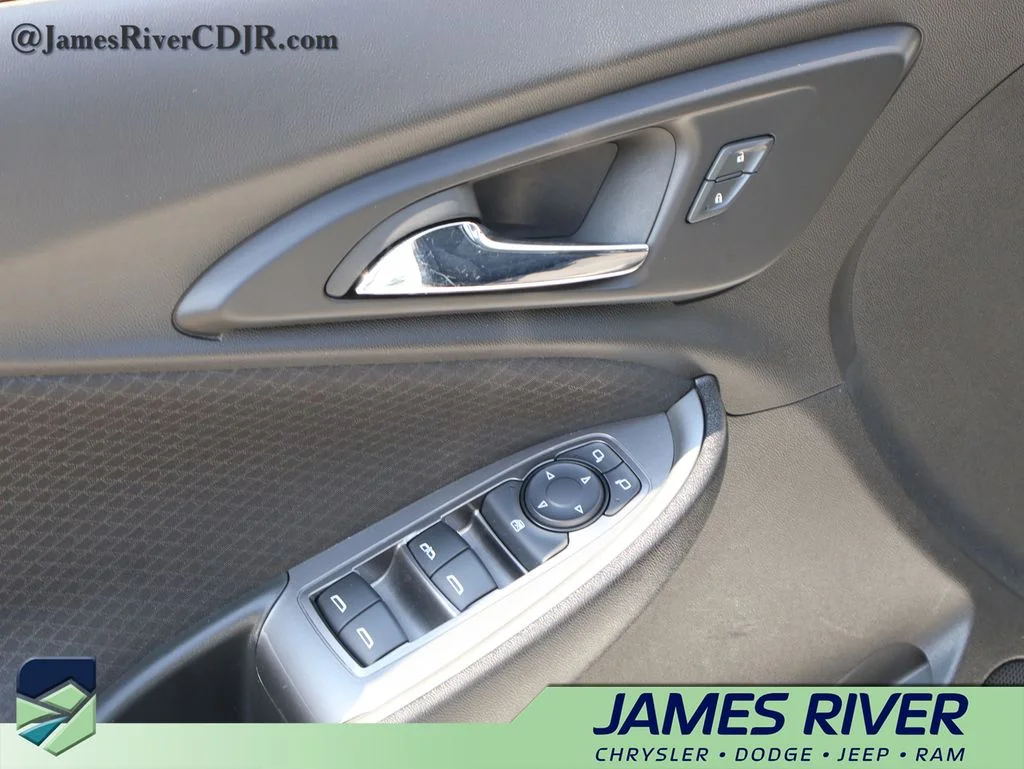 Used 2024 White Chevrolet LT image 21