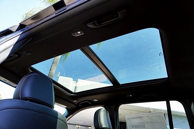 New 2026 Diamond Black Crystal Pearl-Coat Exterior Paint Jeep Limited image 21