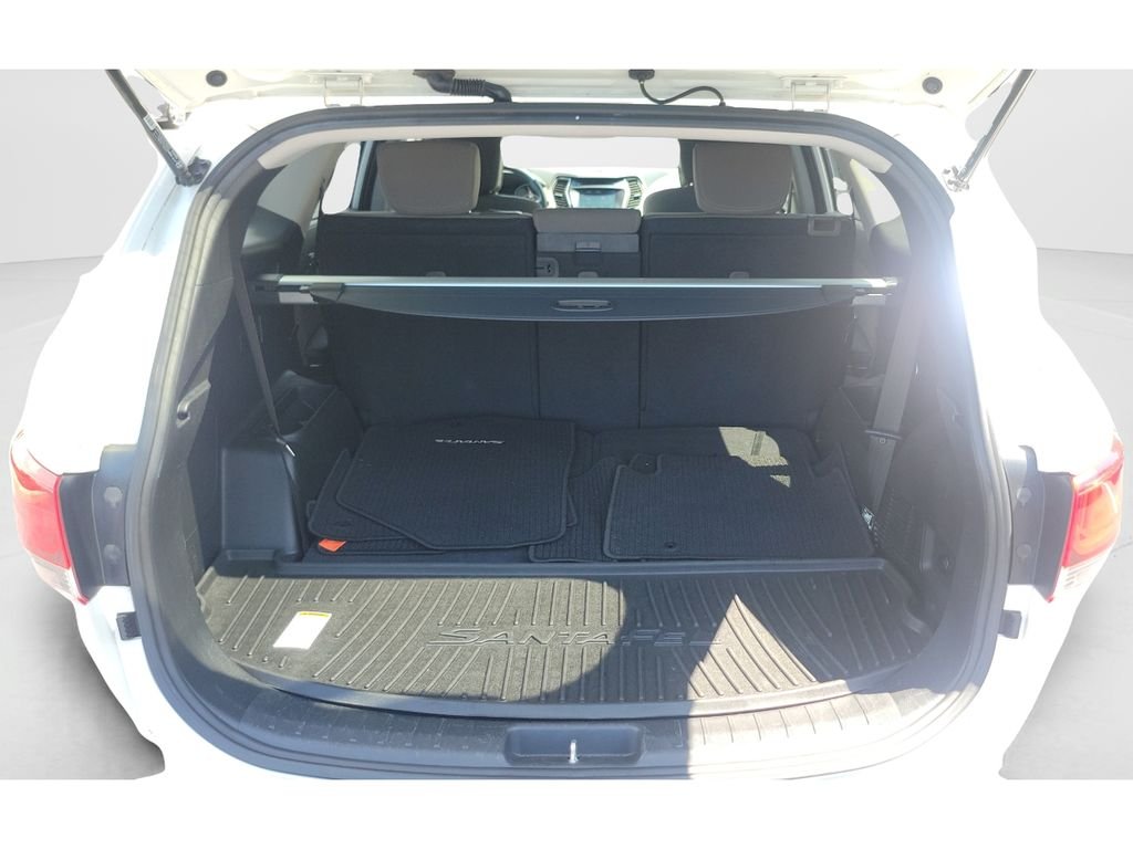Used 2017 White Hyundai SE image 9