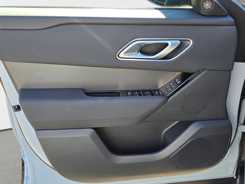 Certified Used 2025 Gray Land Rover Dynamic SE image 29