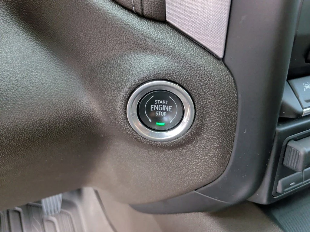 Used 2019 White GMC SLT image 25