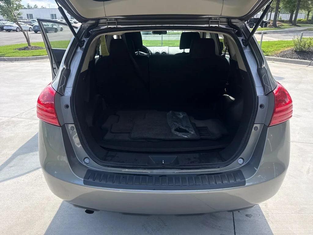 Used 2014 Platinum Graphite Nissan S image 32