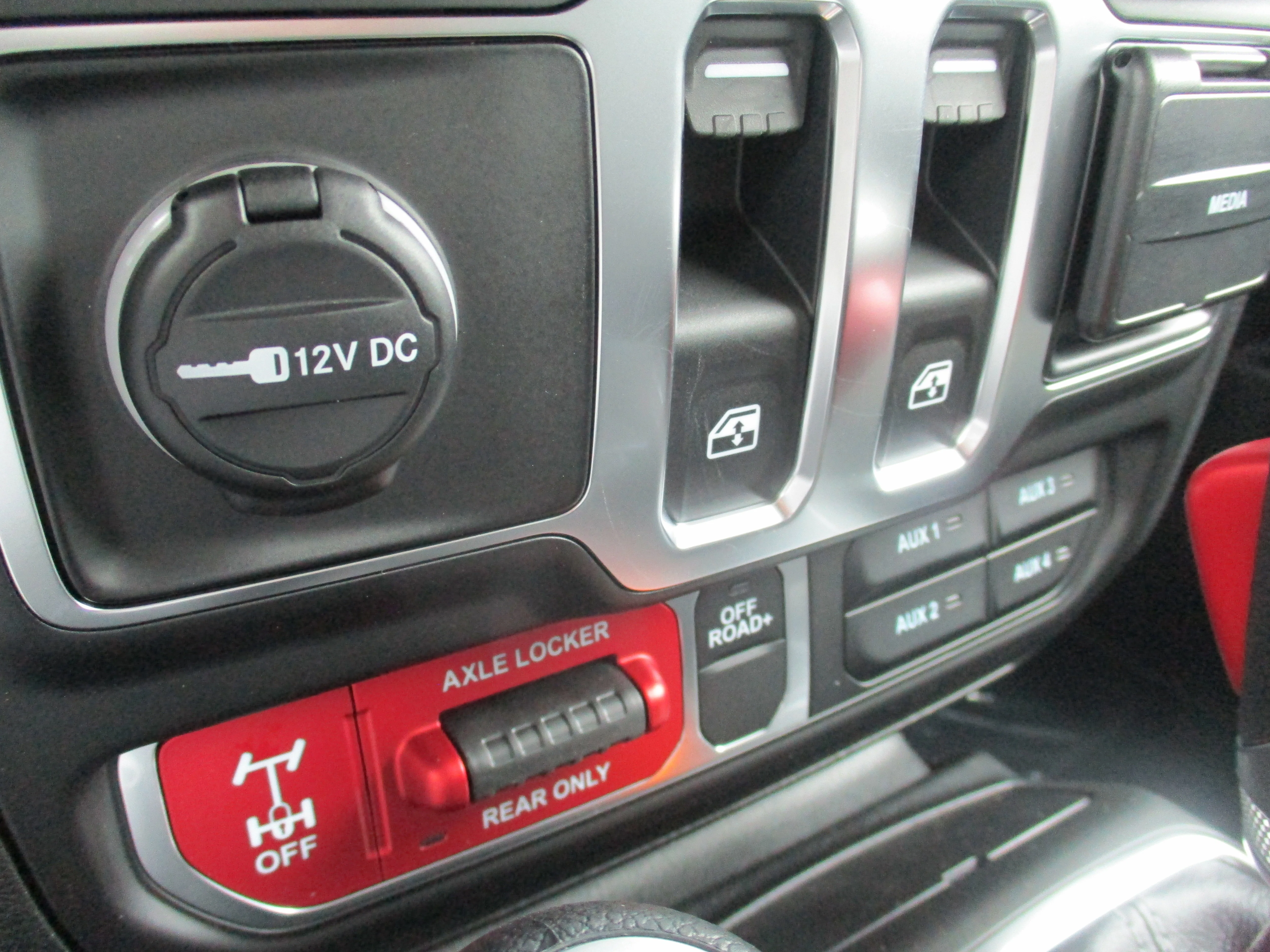 2025 Jeep Wrangler 2-Door Willys - Photo 17