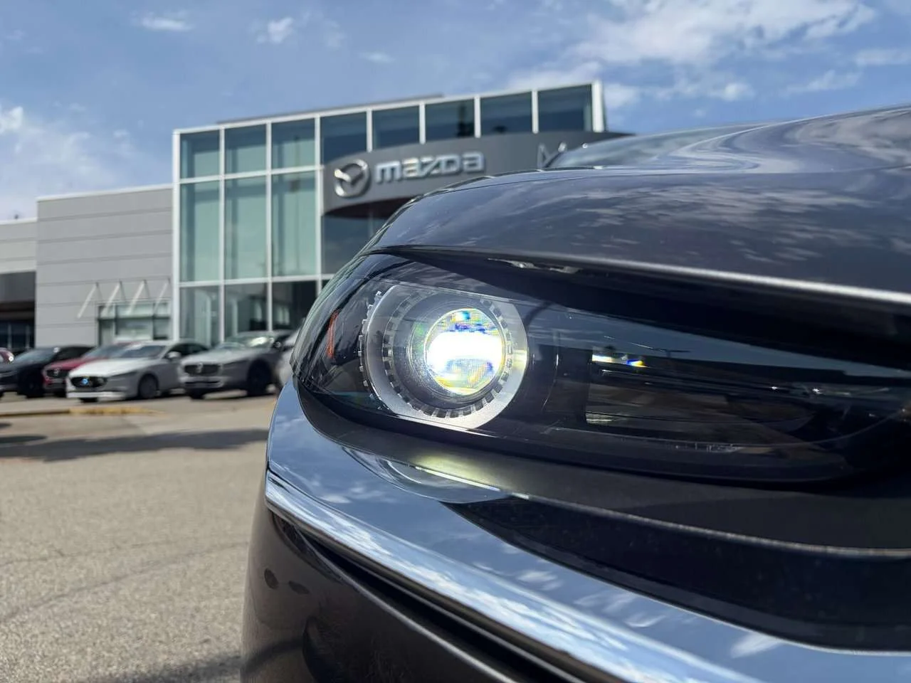Used 2023  Mazda GX image 3