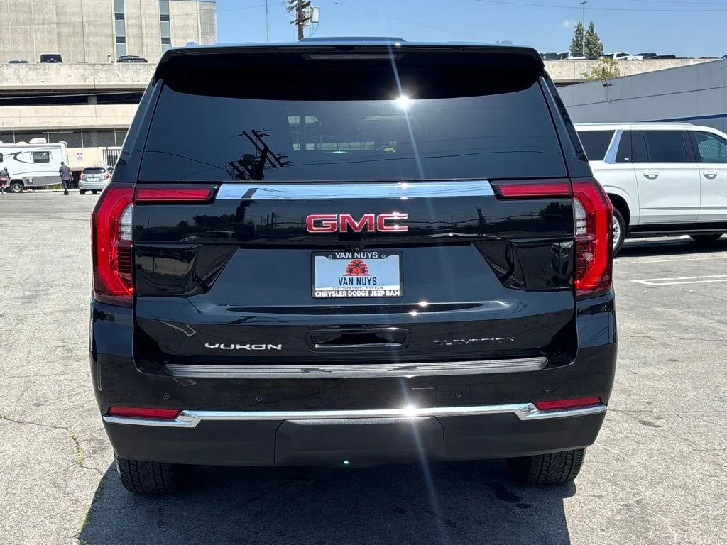 Used 2025 Onyx Black GMC Elevation image 4