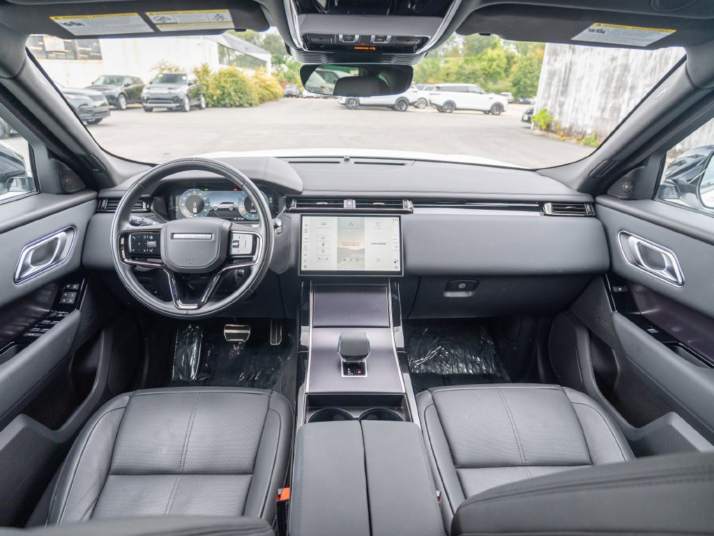 Certified Used 2026 White Land Rover Dynamic SE image 18
