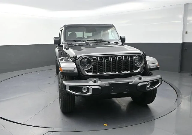 New 2026 Granite Crystal Metallic Clear-Coat Exterior Paint Jeep Sahara image 3