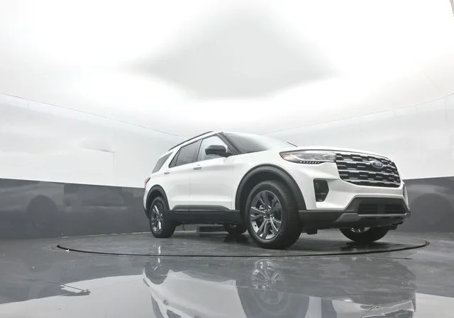 New 2026 Star White Metallic Tri-Coat Ford Active image 30