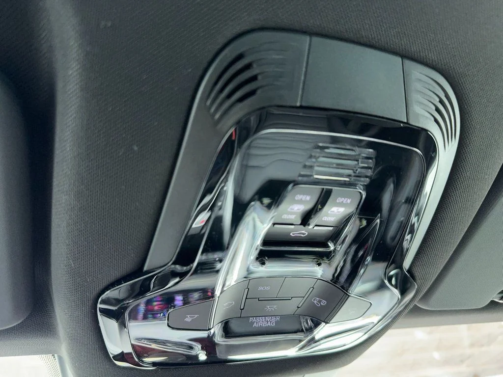 New 2025 Silver Alfa Romeo Base image 31