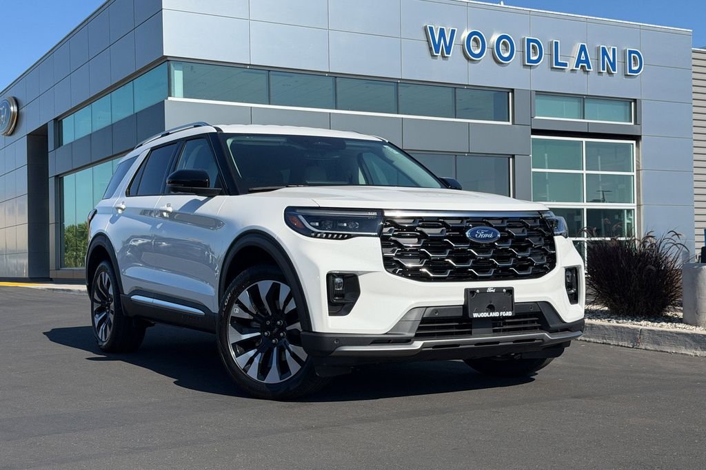 New 2026 Star White Metallic Tri-Coat Ford Platinum™ image 1