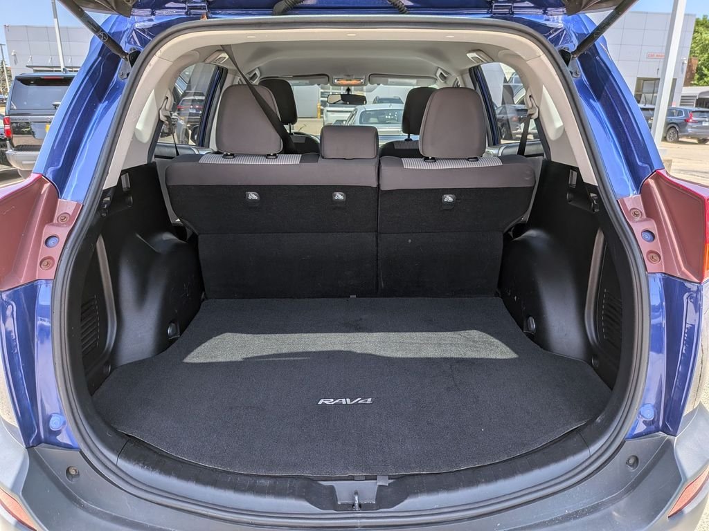 Used 2015 Blue Toyota LE image 27