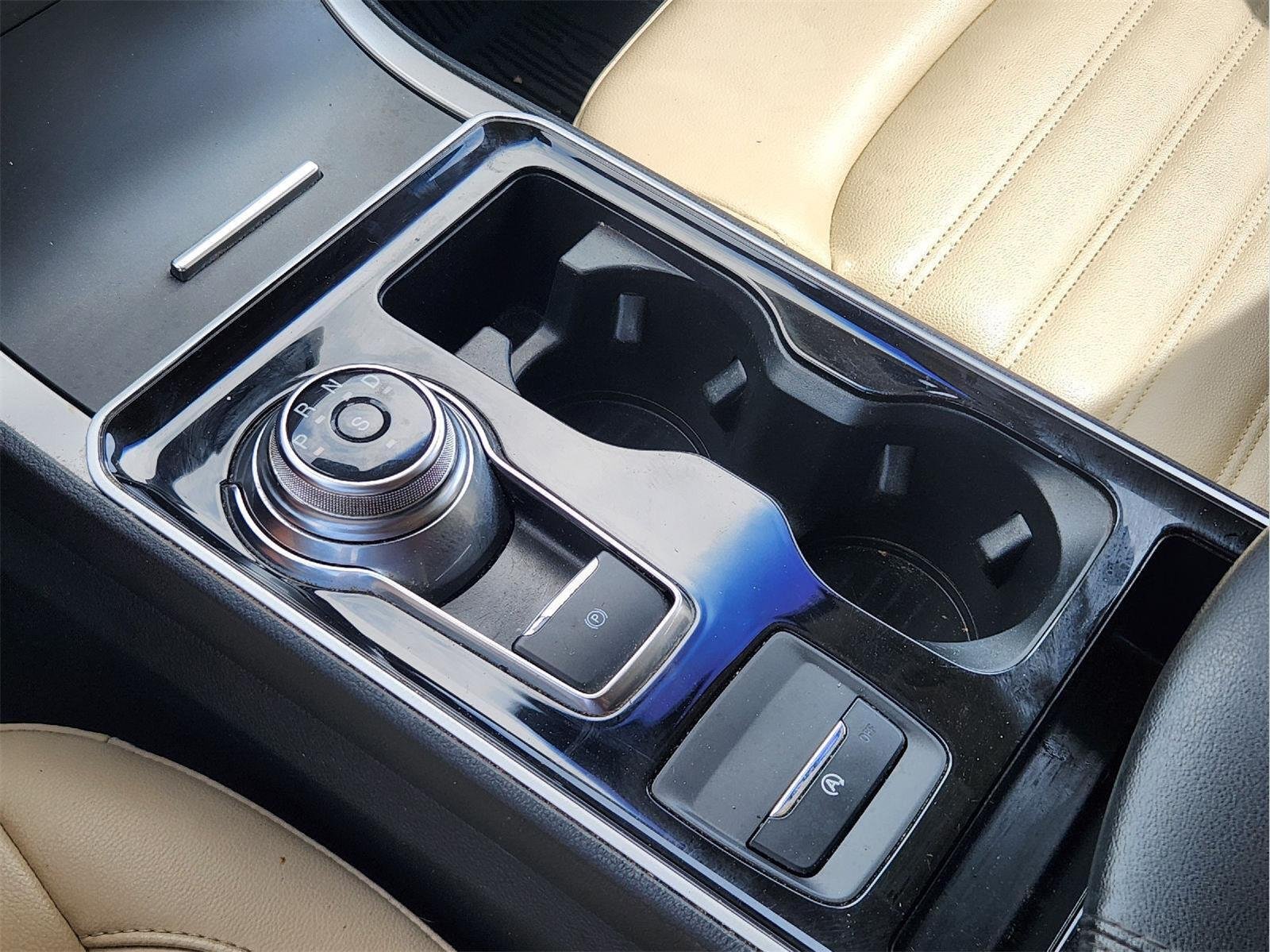 Used 2020 Iconic Silver Ford SEL image 19