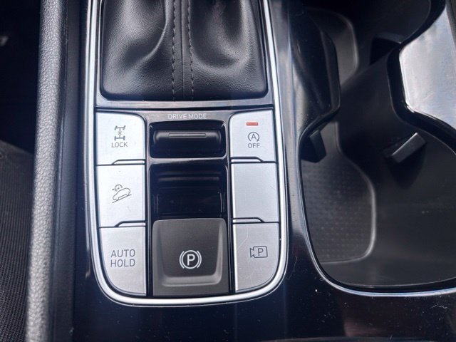 Used 2024 White Hyundai SE image 23
