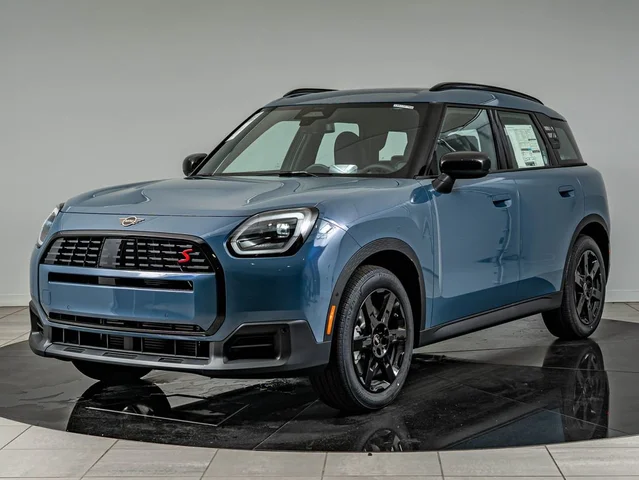2027 MINI Countryman Signature Plus