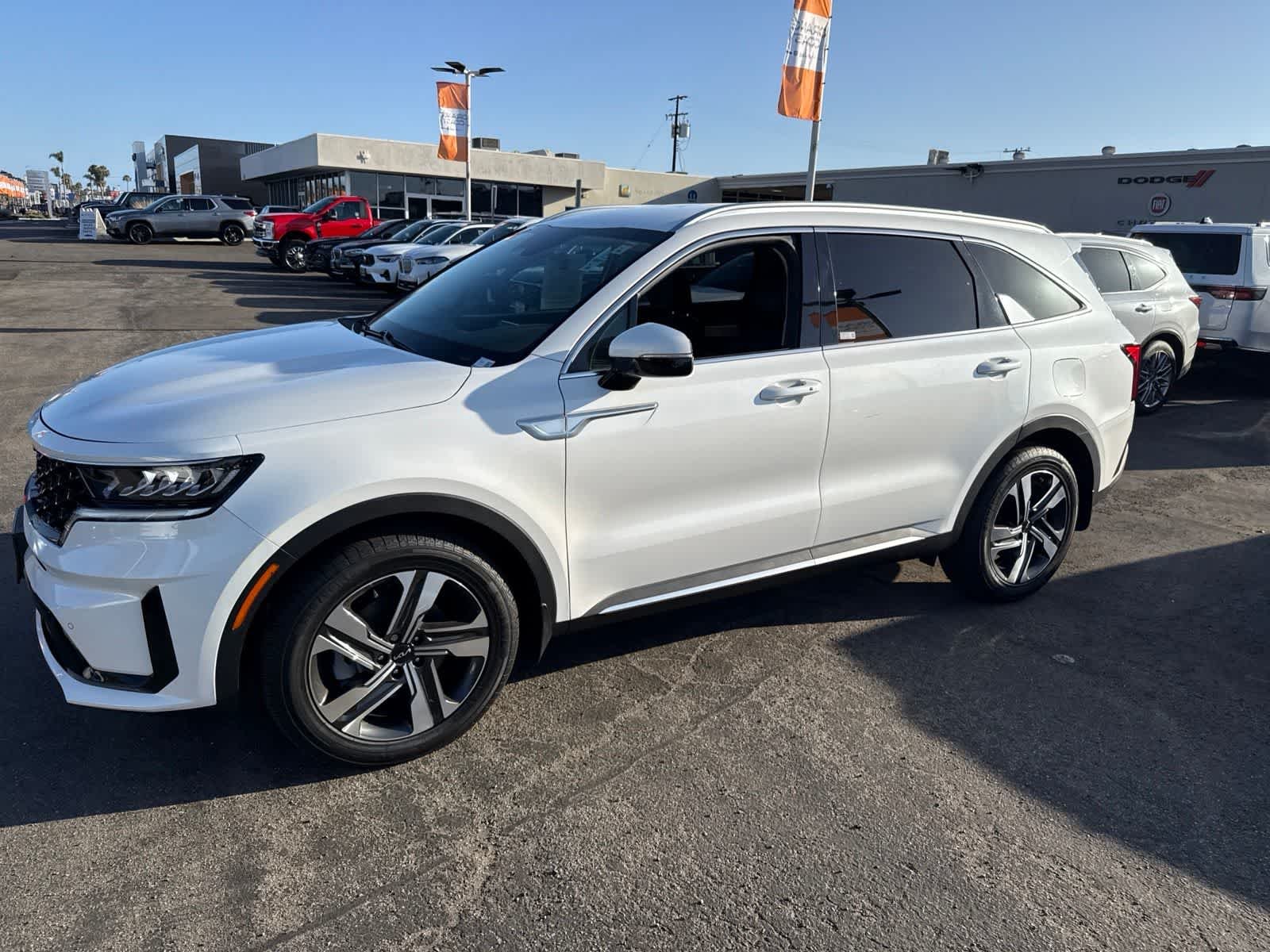 Used 2023 Snow White Pearl Kia EX image 21