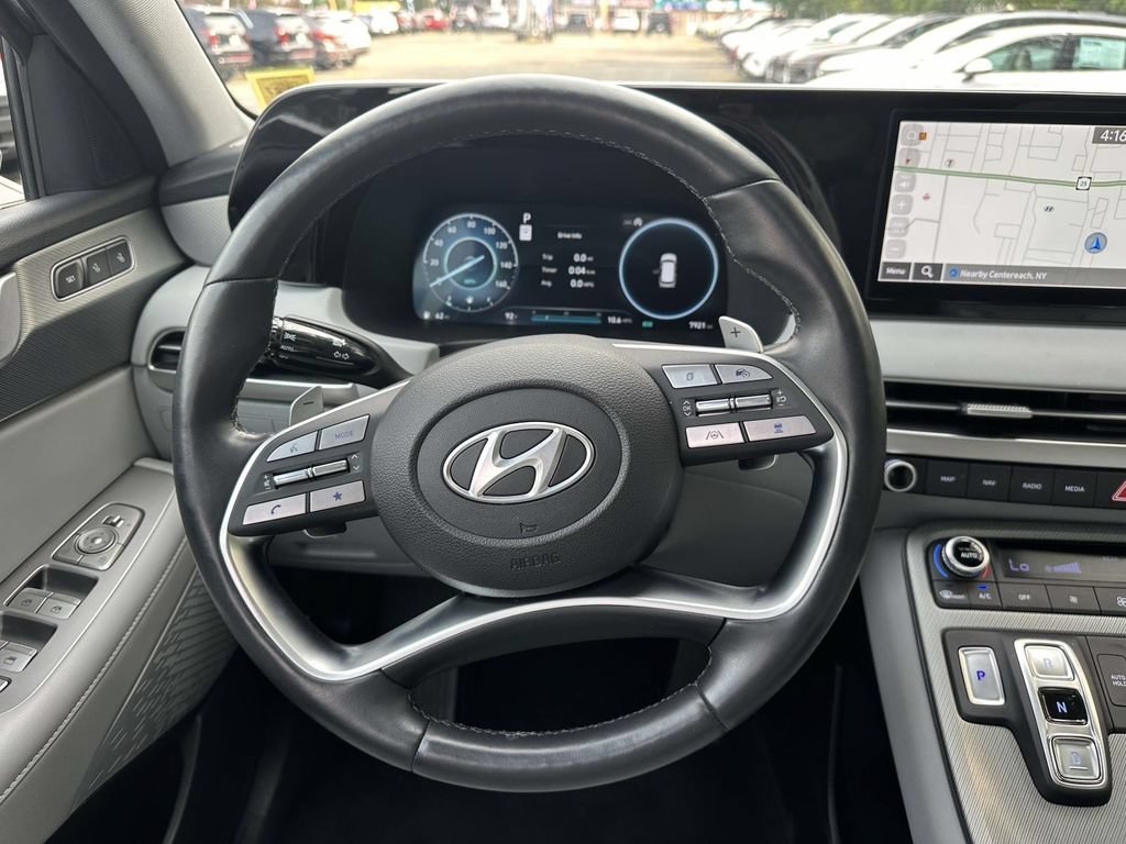 Certified Used 2025 Sierra Burgundy Hyundai SEL Premium 7P image 18