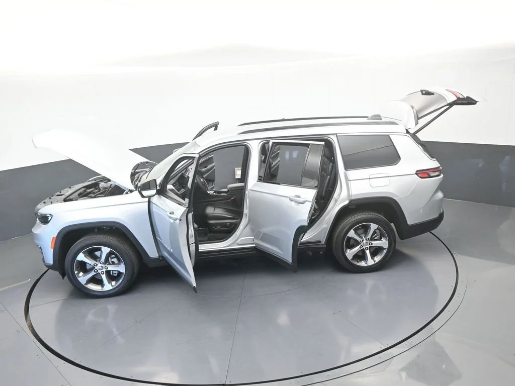 Used 2025 Silver Jeep Limited image 67