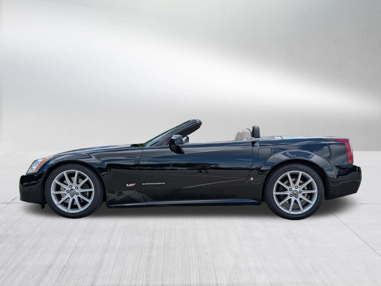 Used 2006 Black Raven Cadillac  image 4