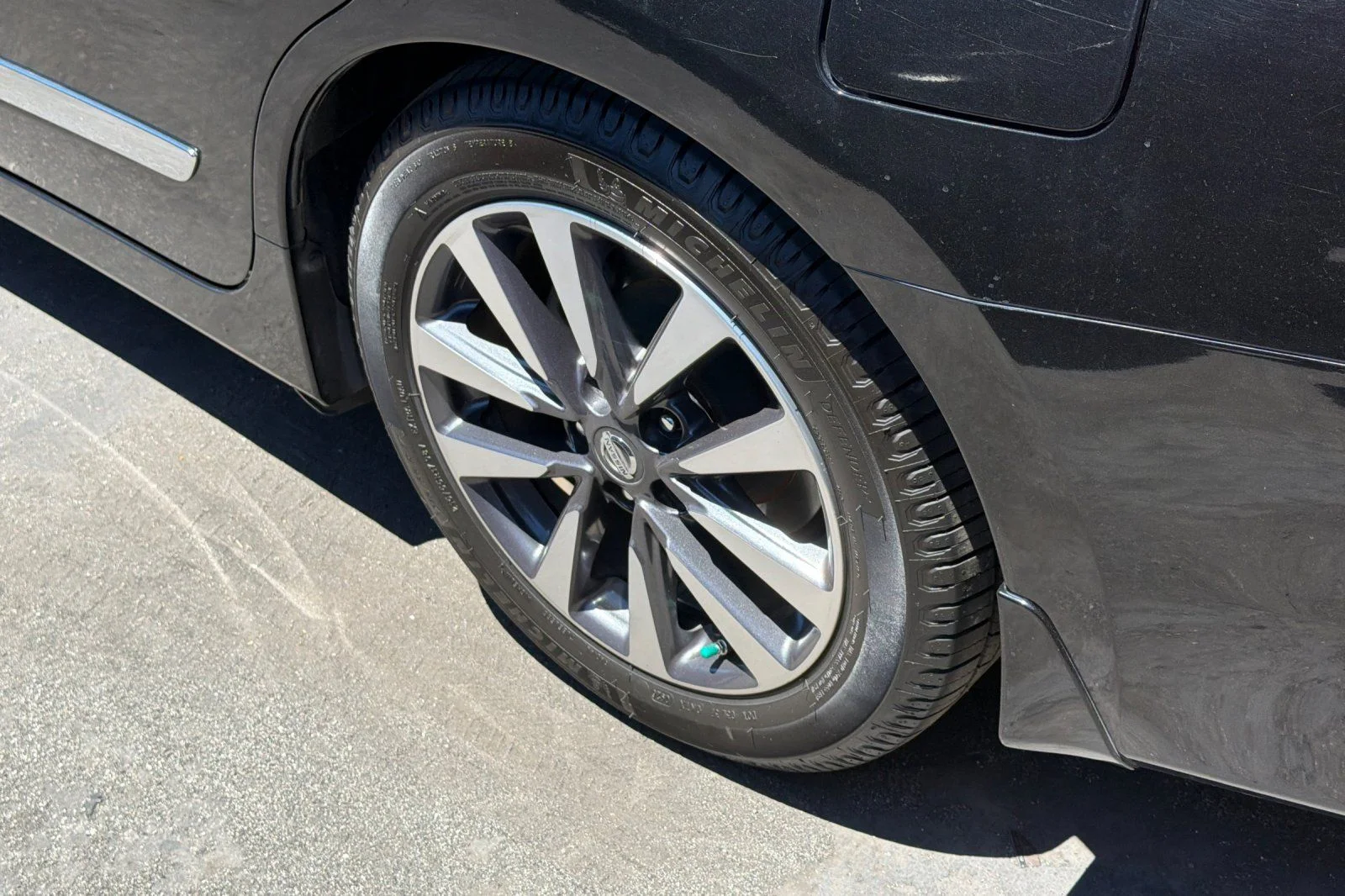 Used 2016 Black Nissan 2.5 SV image 4
