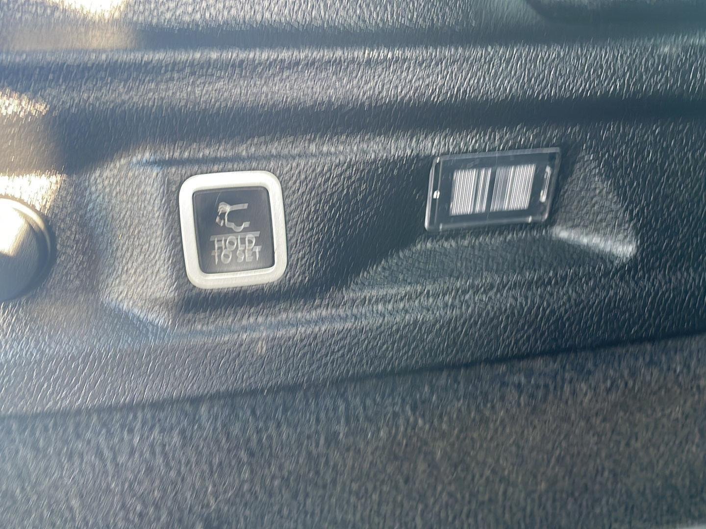 Used 2022 Diamond Black Jeep Overland image 37